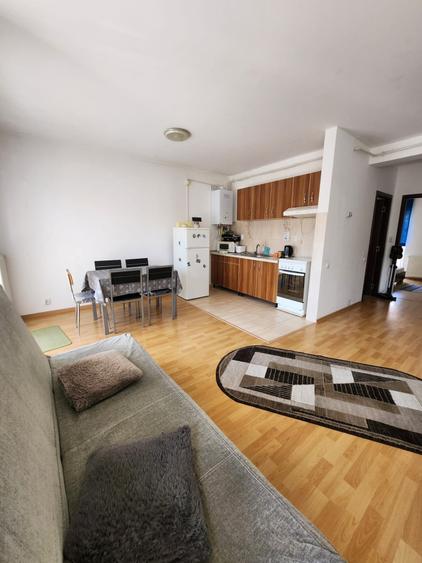 Apartament cu 3 camere semidecomandat, mobilat în Florești