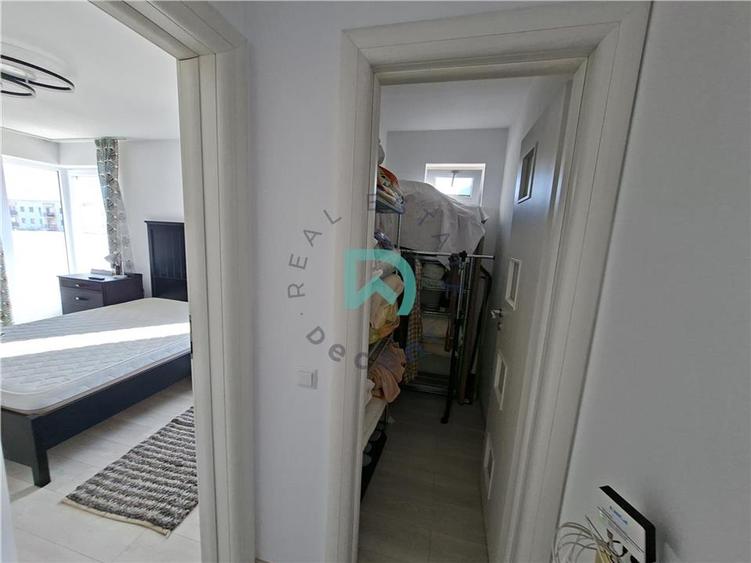 Apartament cu 4 camere decomandat în Tractorul