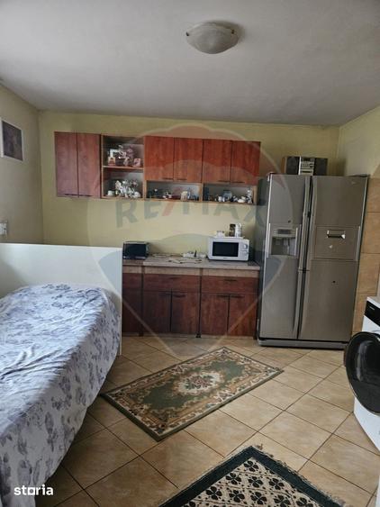 Casă cu 5 camere cu Teren 1497 Mp în Sarasău