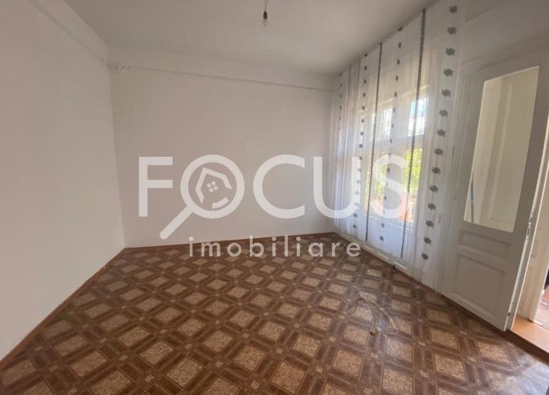 Casă individuală cu 14 camere cu Canalizare în Dâmbovița