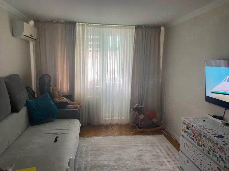 Apartament de 3 camere de vanzare in Rahova