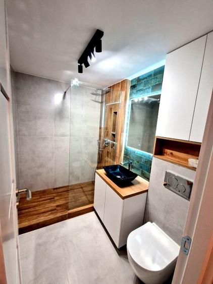 Apartament cu 2 camere decomandat, mobilat în Decebal