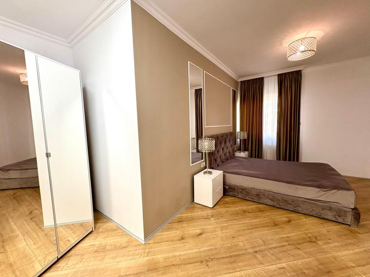 Apartament cu 3 camere semidecomandat, mobilat în Pipera