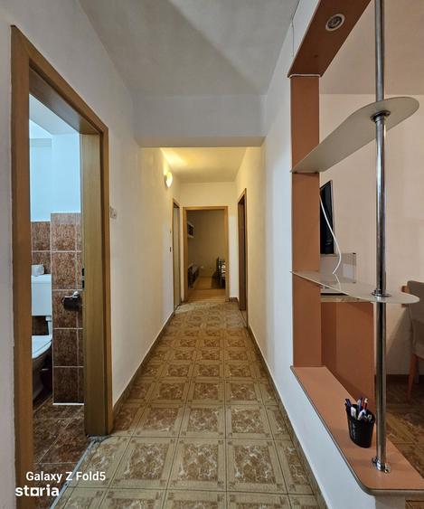 Apartament cu 3 camere decomandat în Nufărul