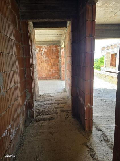 Casă cu 4 camere în Ostratu