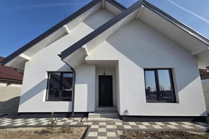 Casă cu 5 camere cu Teren 410 Mp în Domnești