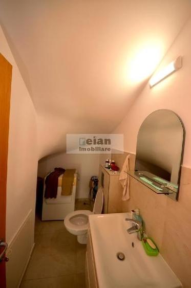 Casă cu 6 camere cu Canalizare în Săftica