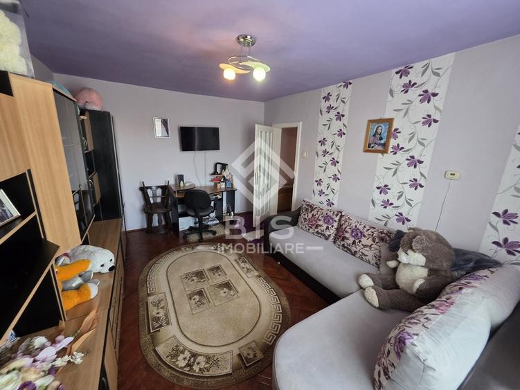 Apartament cu 3 camere decomandat în Sud