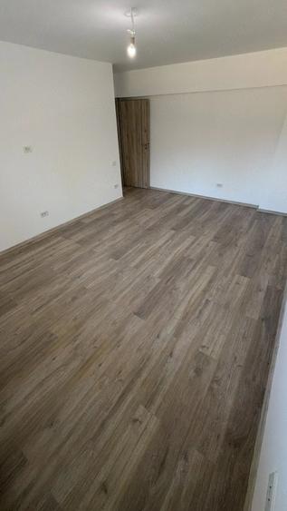 Apartament cu 2 camere decomandat în 1 Decembrie