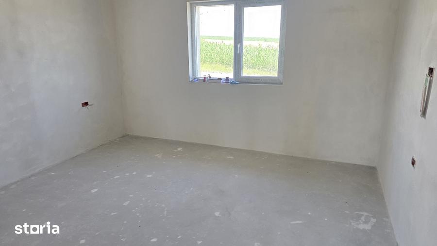 Casă cu 4 camere cu Teren 501 Mp în Zăvoi
