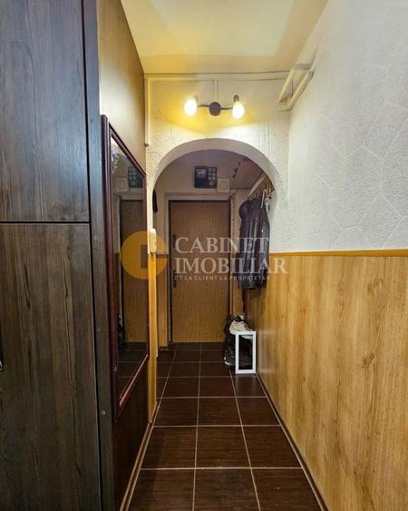 Apartament cu 3 camere decomandat, mobilat în Alexandru cel Bun