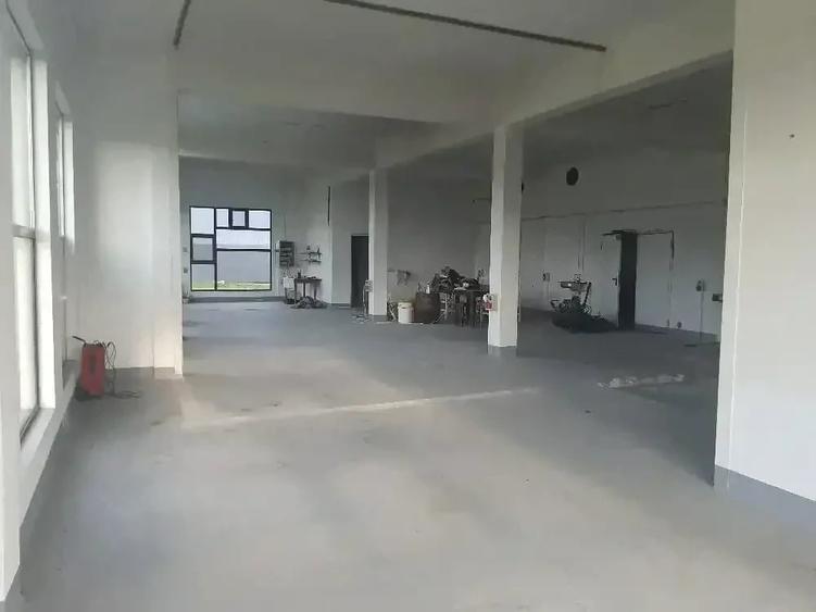 Spațiu comercial, de 700 mp, în Sarasău