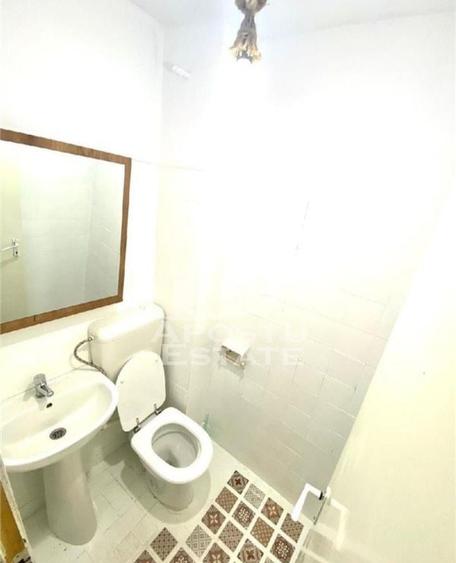 Apartament cu 4 camere decomandat, mobilat în Spitalul Județean
