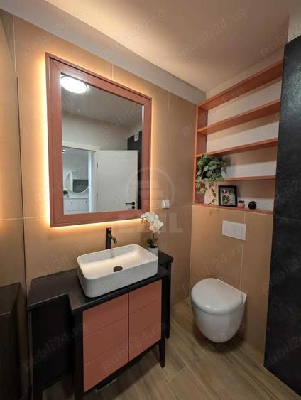 Apartament cu 3 camere semidecomandat în Central