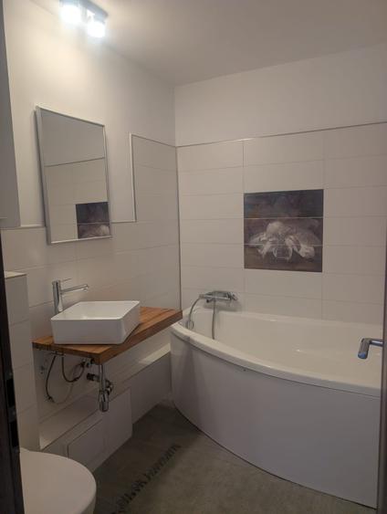 Apartament cu 3 camere semidecomandat în Sebastian