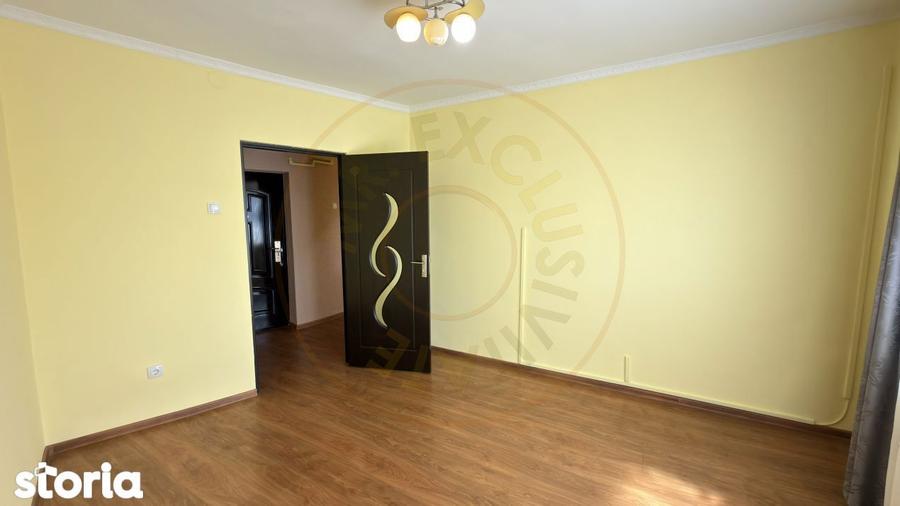 Apartament cu 3 camere semidecomandat în Central