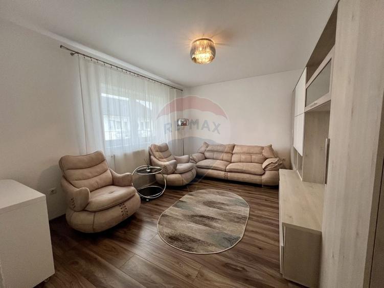 Apartament cu 2 camere decomandat, mobilat în Est