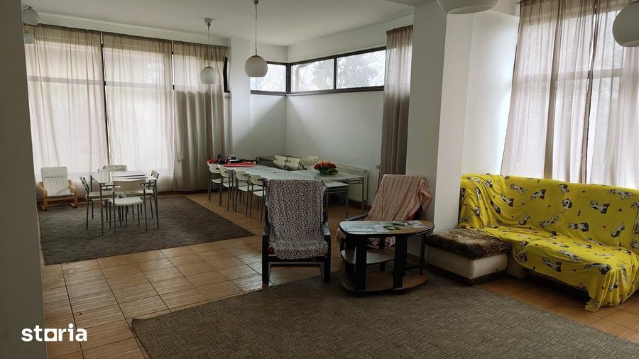 Casă cu Teren 1856 Mp în Central