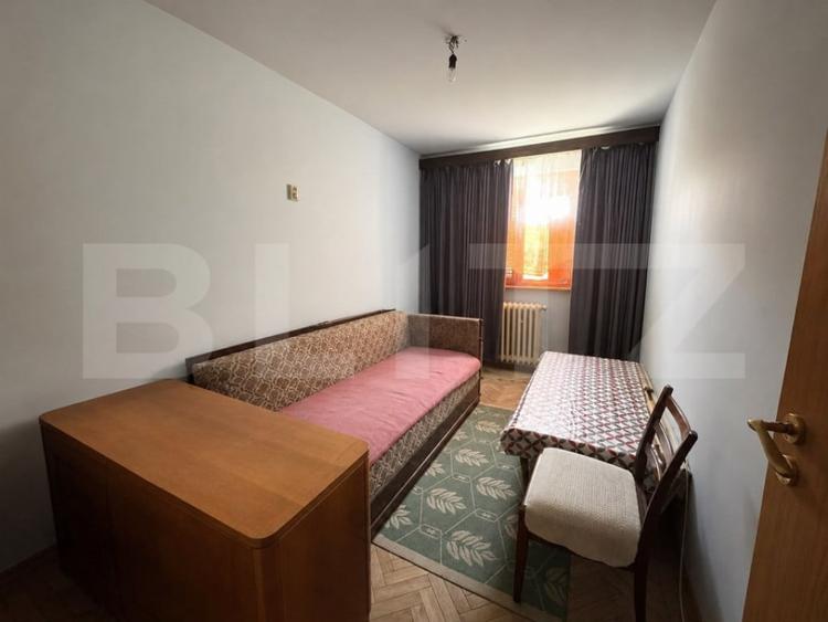 Apartament cu 3 camere semidecomandat în Central