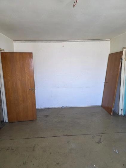Apartament cu 3 camere semidecomandat în Câmpia Libertății