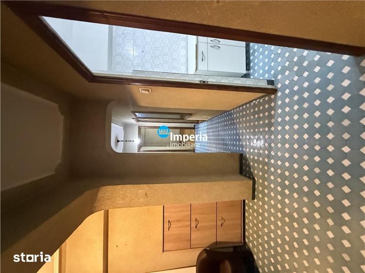 Apartament cu 3 camere decomandat în Podul de Fier