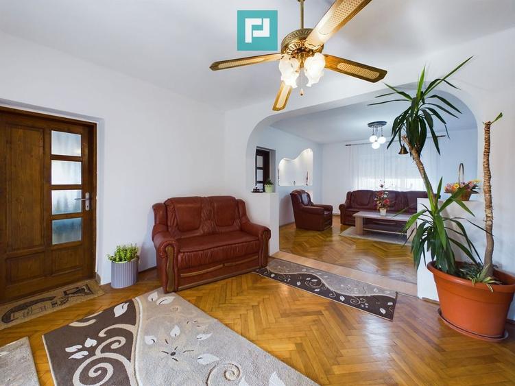 Casă cu 5 camere cu Teren 389 Mp în Central