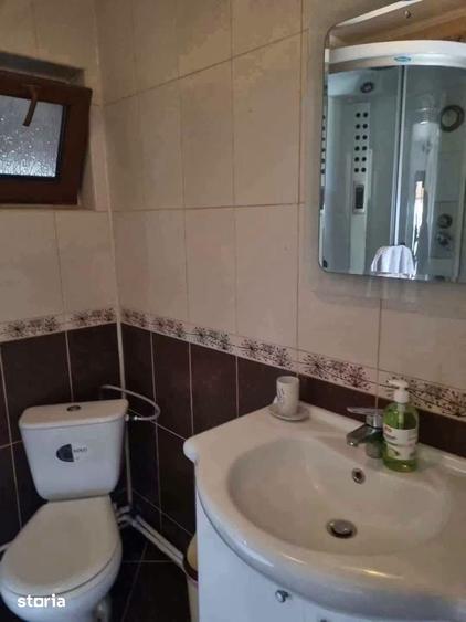 Casă cu 7 camere cu Teren 1500 Mp în Central