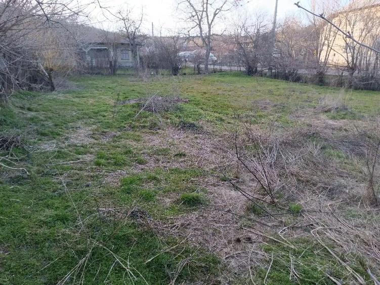 Teren de 811 mp, în Căscioarele