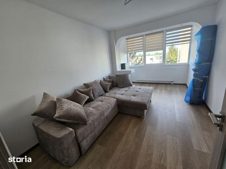 Apartament cu 3 camere decomandat în Astra