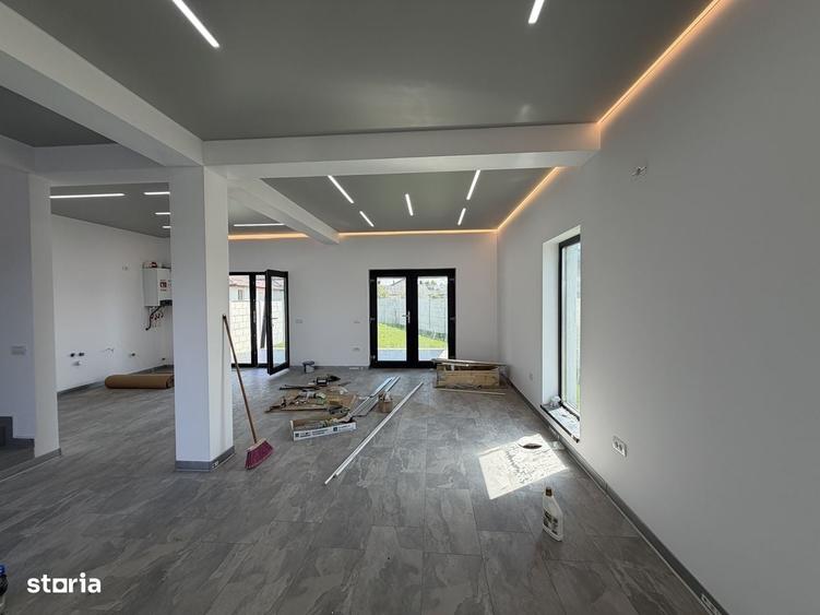 Casă cu 4 camere în Domnești