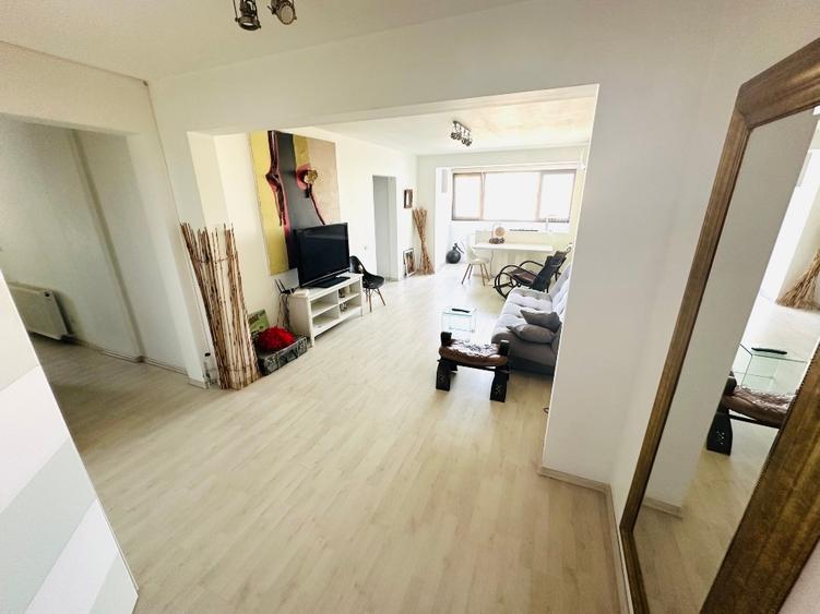 Apartament cu 3 camere semidecomandat, mobilat în Drumul Taberei
