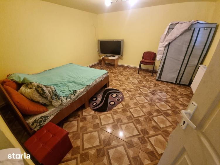 Casă cu 2 camere cu Teren 5655 Mp în Hobița