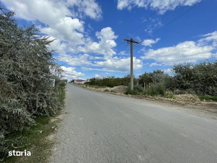 Teren de 2560 mp, în Nord