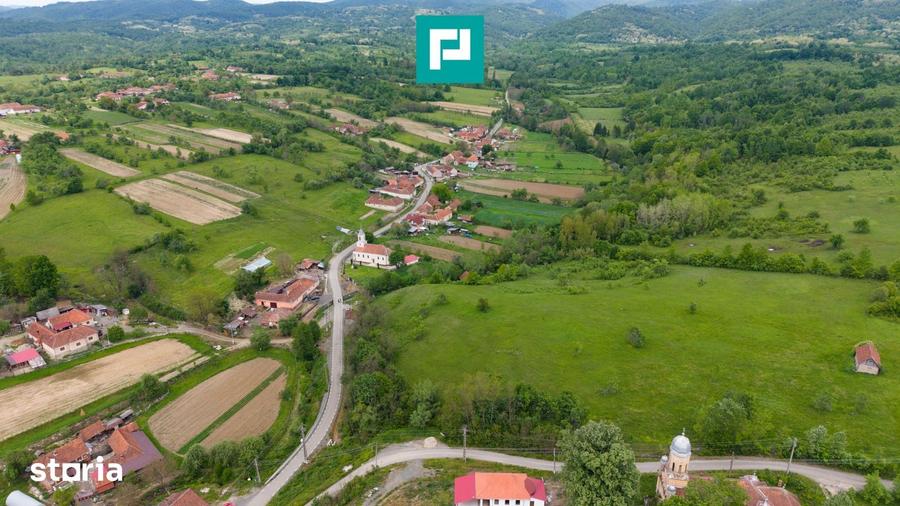 Casă cu 2 camere cu Teren 24494 Mp în Traian Vuia
