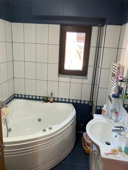 Casă individuală cu 8 camere cu Canalizare în Breaza