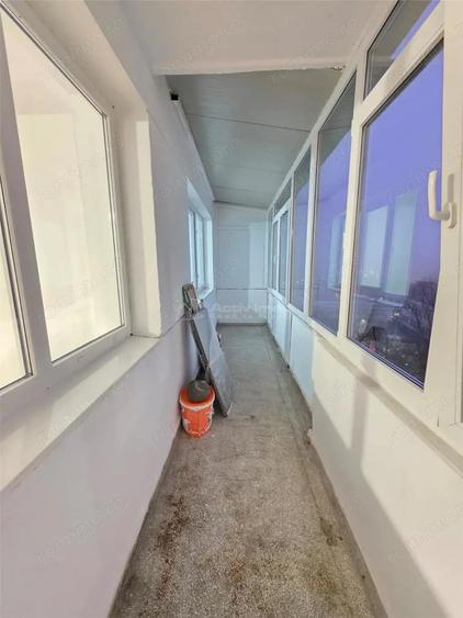 Apartament cu 3 camere semidecomandat în Vatra Luminoasă