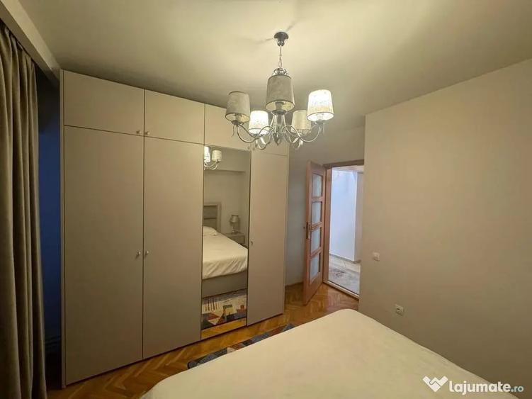 Apartament cu 3 camere decomandat în Central
