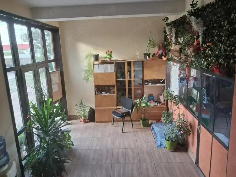 Casă cu 8 camere cu Teren 1000 Mp în Central