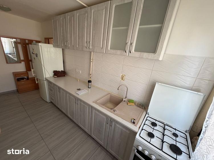 Apartament cu 3 camere în Cetate