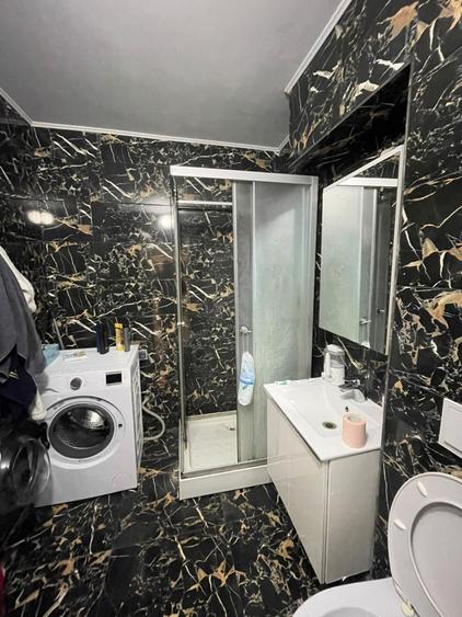Apartament cu 3 camere decomandat, mobilat în Baza 3