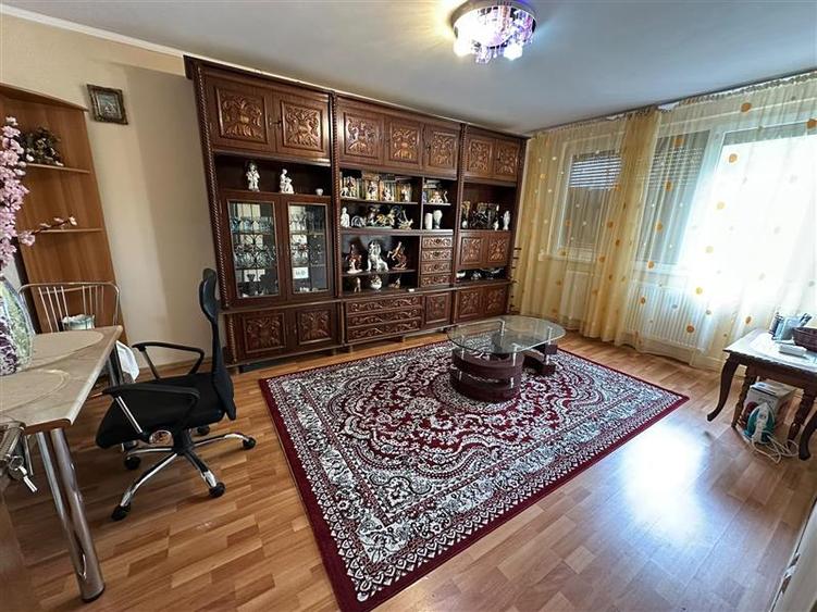 Apartament cu 3 camere decomandat, mobilat în Berceni