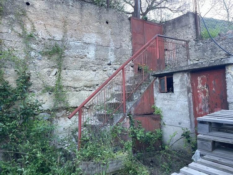 Casă cu Teren 900 Mp în Mehadia