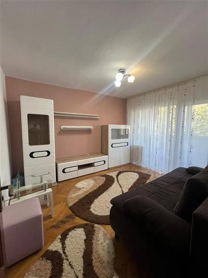 Apartament cu 3 camere decomandat în Nufărul