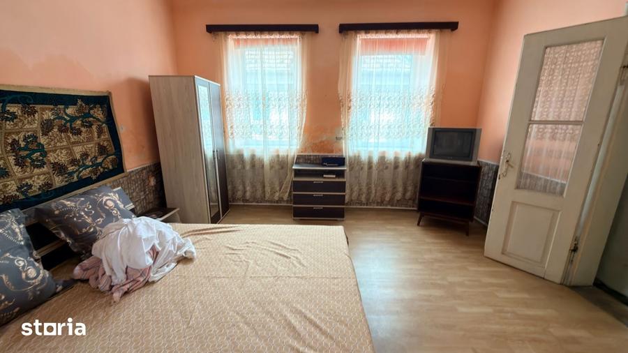 Casă cu Teren 380 Mp în Central
