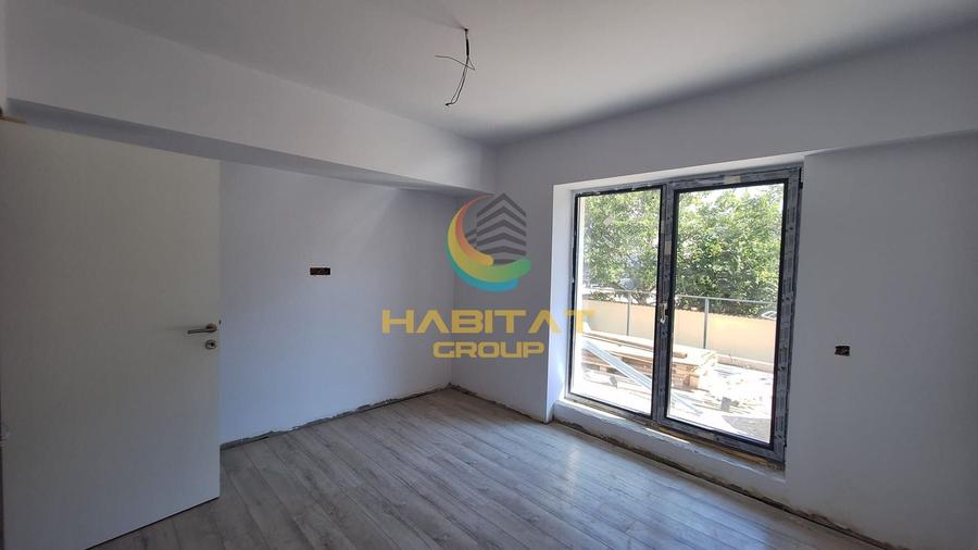 Apartament cu 3 camere semidecomandat în Berceni