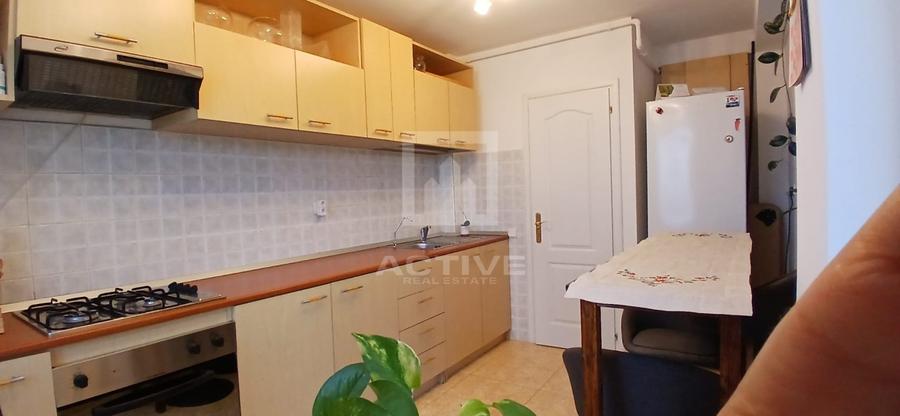 Apartament cu 3 camere semidecomandat, mobilat în Andrei Mureșanu