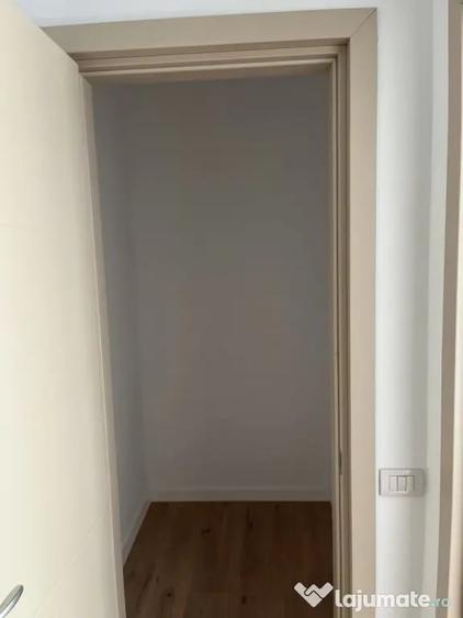 Apartament cu 3 camere decomandat în Parc Zăvoi