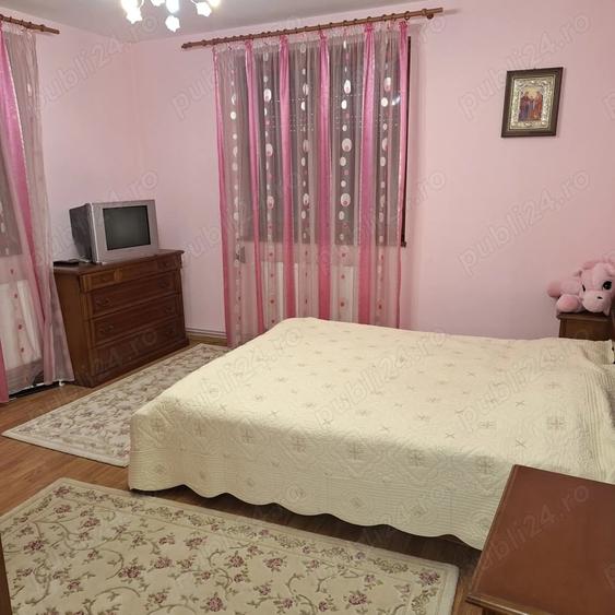 Casă cu 6 camere în Ciolpani