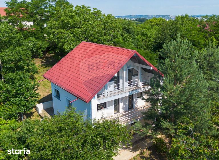 Casă cu 5 camere cu Teren 1000 Mp în Bârnova