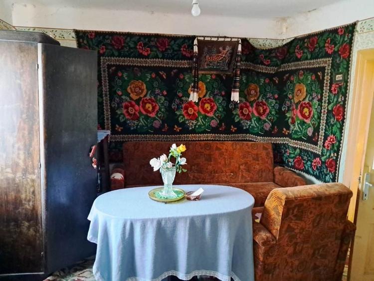 Casă individuală cu 5 camere cu Canalizare în Polovragi